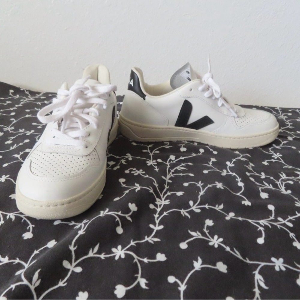 Veja V-10 women's sneakers.